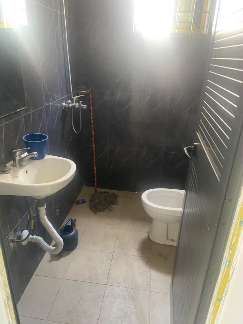 Appartement de 3 chambres salon à louer à Adidogomé Lapampa, bord du goudron – 180 000 FCFA