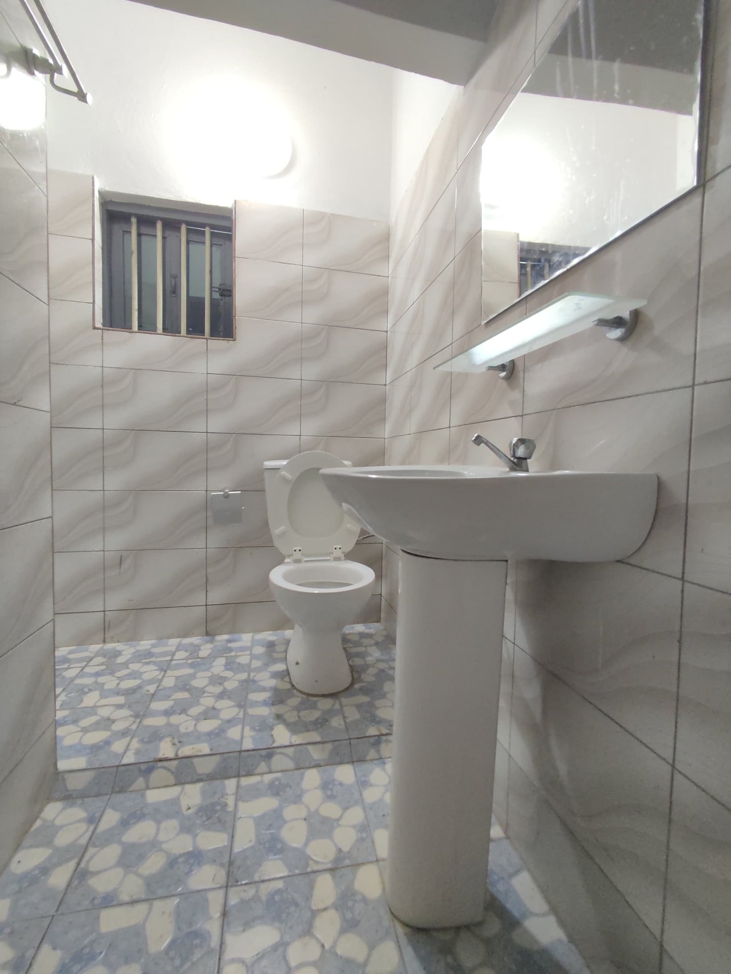 Appartement 3 chambres à louer à Novissi non loin du pressing du Golfe – 200 000 FCFA