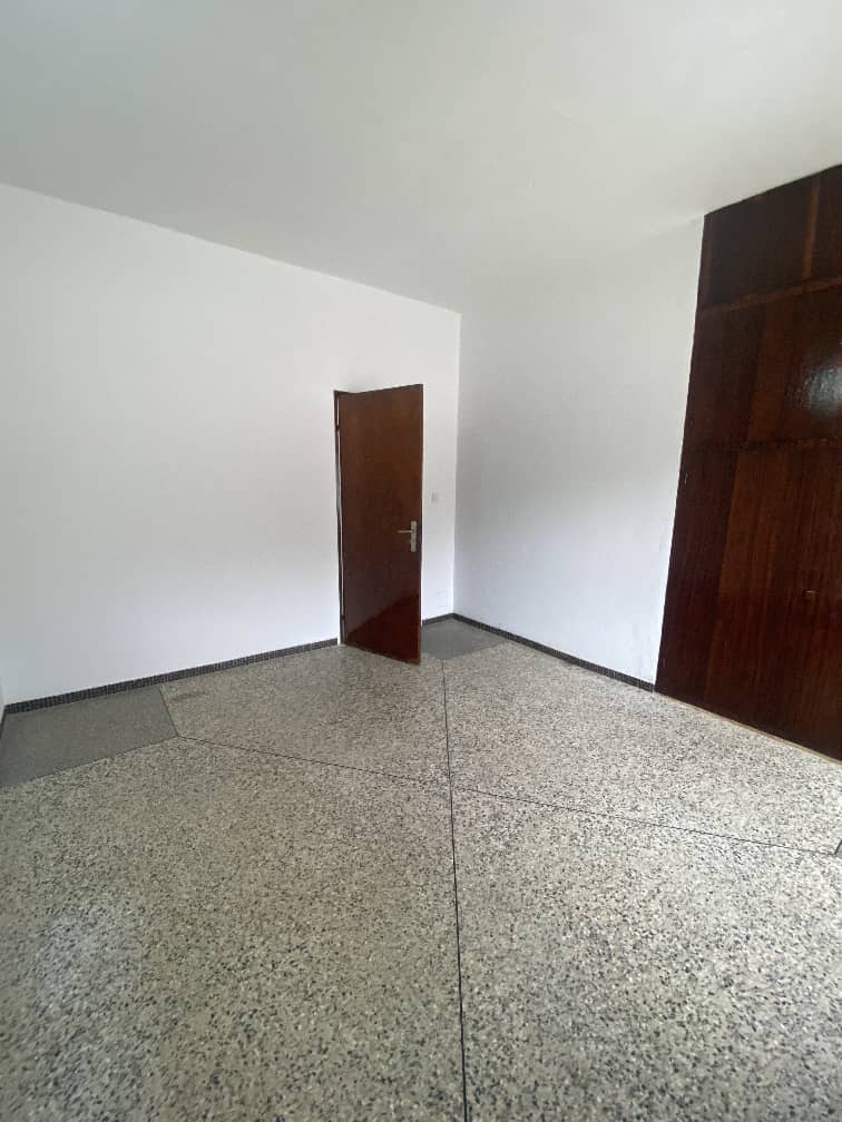 Villa 4 chambres à louer à Forever, 100 m du goudron – 450.000 FCFA