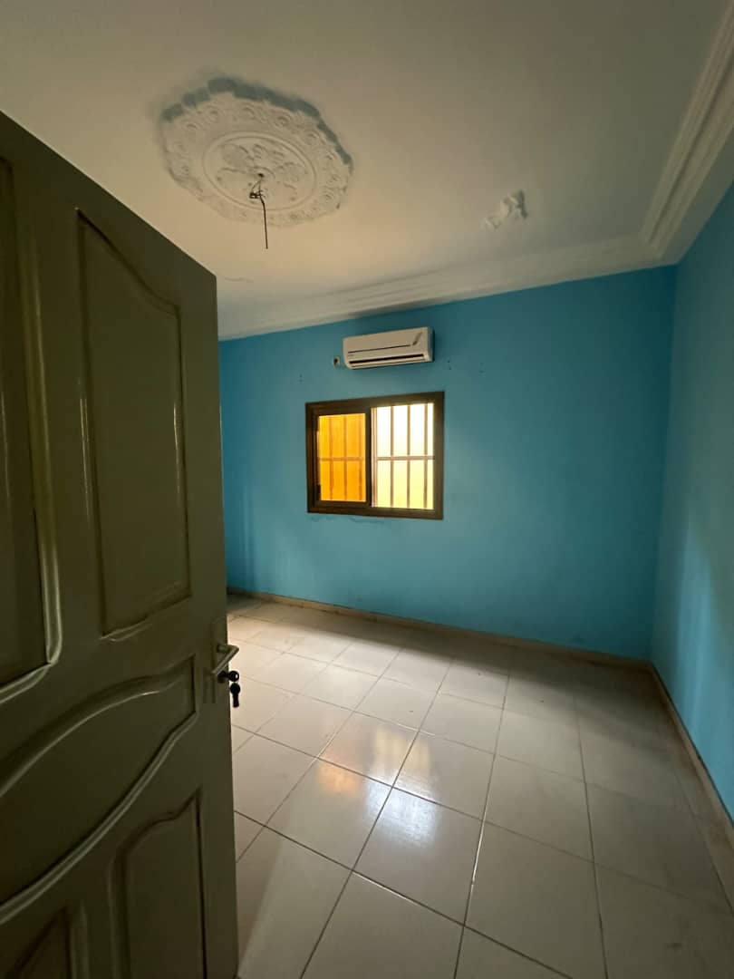 Appartement 3 chambres à louer à Amadahomé Bar Visa – 120 000 FCFA