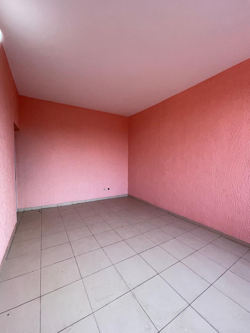 À LOUER COURS UNIQUE À TOTSI CEG Apparts cours uni