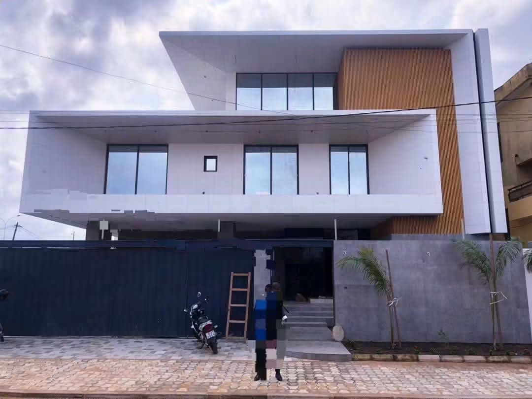 Villa de standing en vente à Tokoin Wuiti – 900 millions FCFA