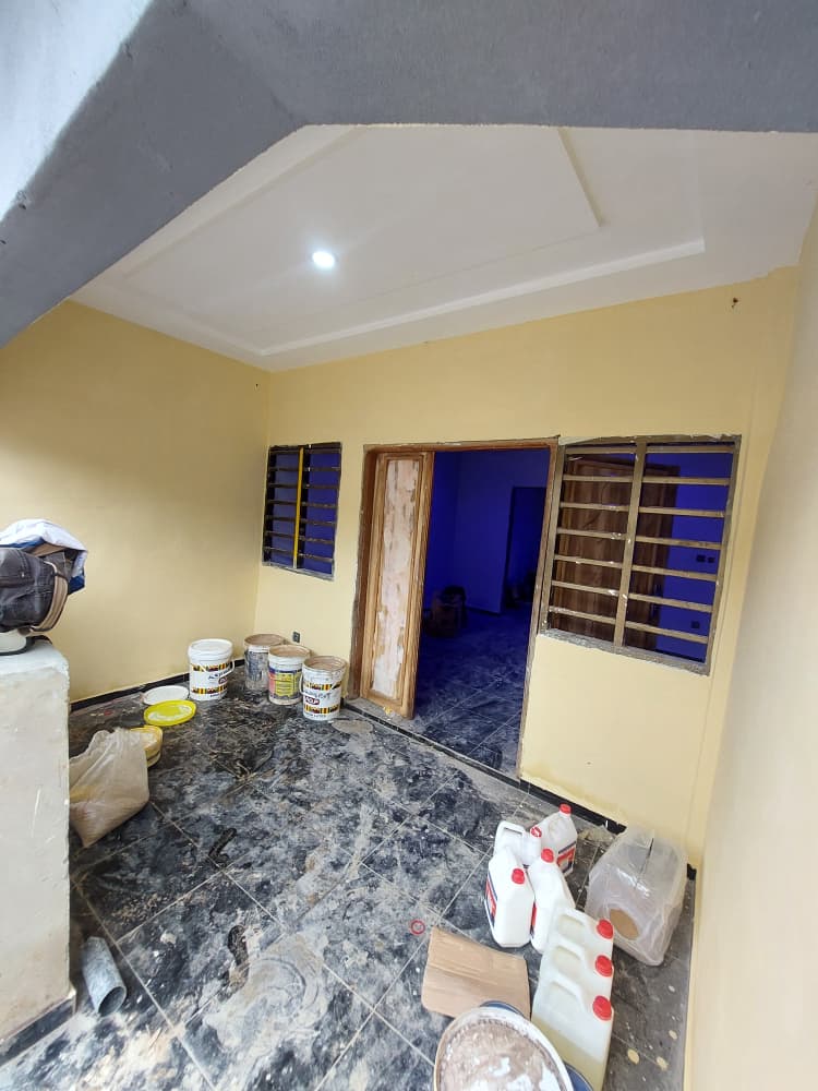 Grande chambre salon en location à Agoé Zossimé – 50 000 FCFA