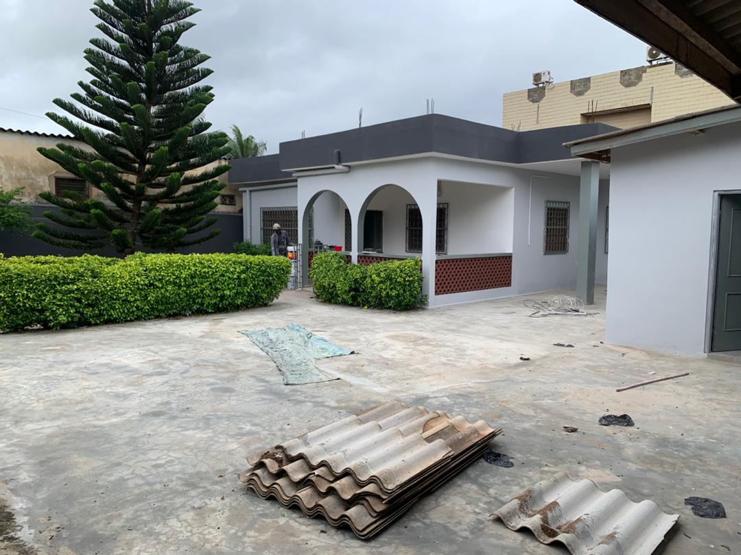 Villa 3 chambres à louer à Agbalepedo – 250000 FCFA