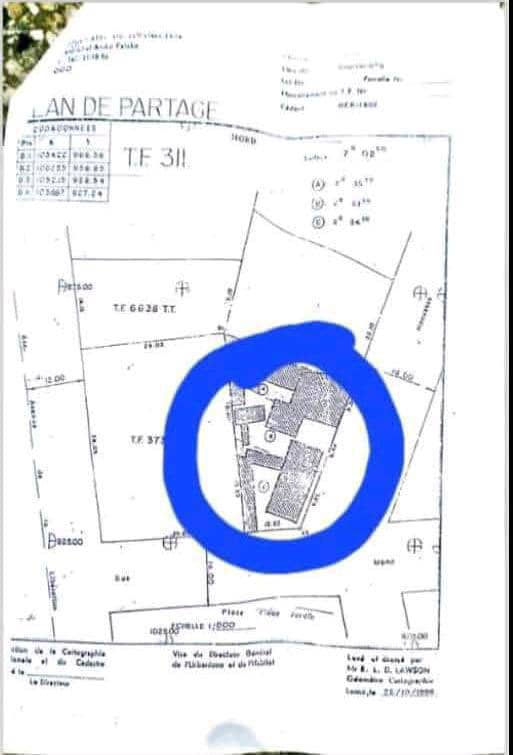 Terrain de 7a 3ca en vente en bordure de goudron à Freau Jardin – 450 millions FCFA