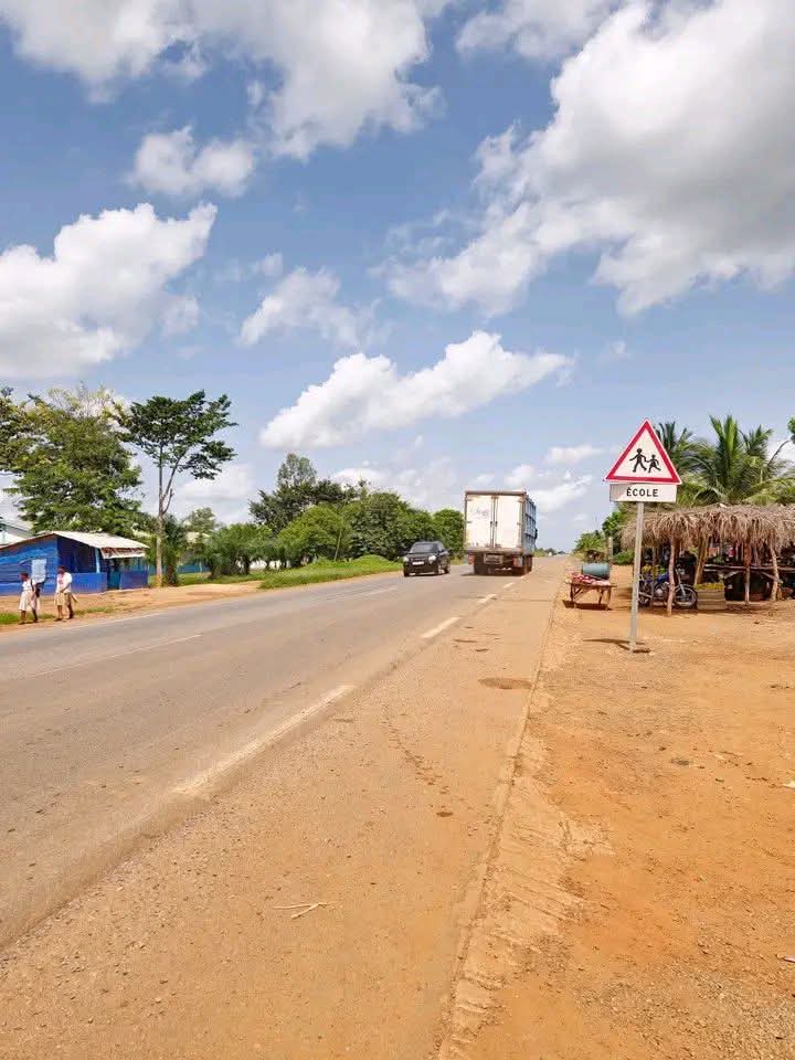 Terrain de 600 m² en vente en bordure de goudron à Badja sur la nationale Lomé-Kpalime - 4,5 millions FCFA le lot