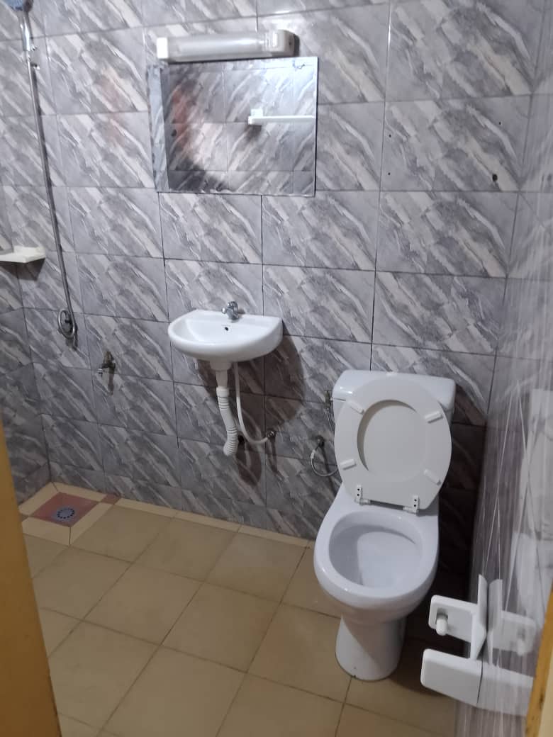 Appartement 1 pièce à louer à Totsi près de la station Total – 100 000 FCFA