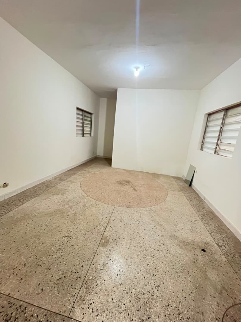 Villa 4 chambres à louer à Totsi TK – 350000 FCFA