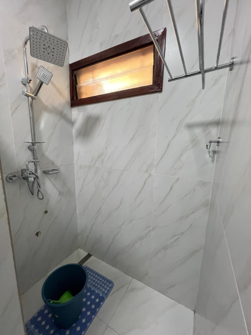 Cour unique meublée d'une chambre salon en location à Avédji Opéra – 350 000 FCFA/mois