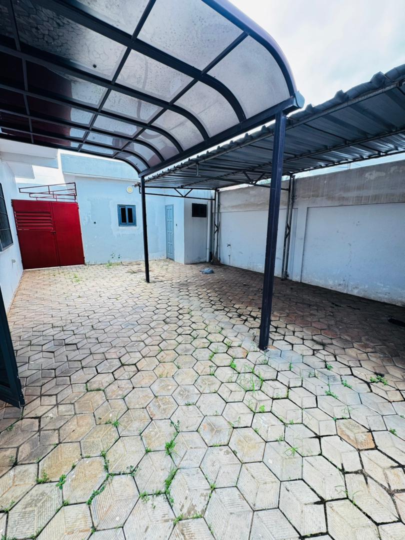 Villa 3 chambres en vente à Cité Mokpokpo – 100 millions FCFA