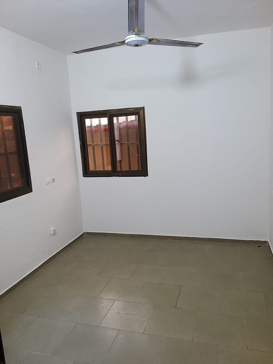 Appartement 2 chambres à louer à Agoè Plateau – 85 000 FCFA