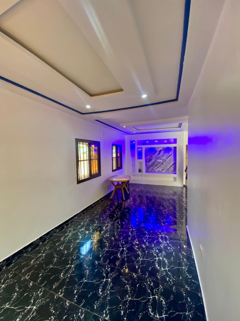 3 chambres salon à louer à Djagblé Lowoe – 80 000 FCFA/mois