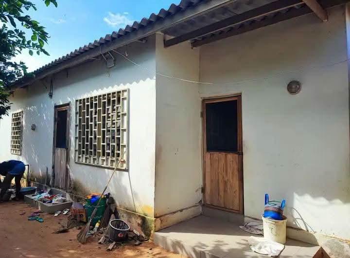 Maison en vente sur demi-lot à Vakpossito non loin du carrefour Fish – 17 millions FCFA