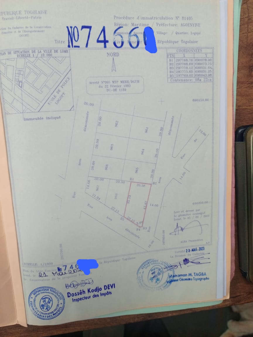 Terrain de 900 m² en vente en angle de rue à Agoé Logopé – 50 millions FCFA