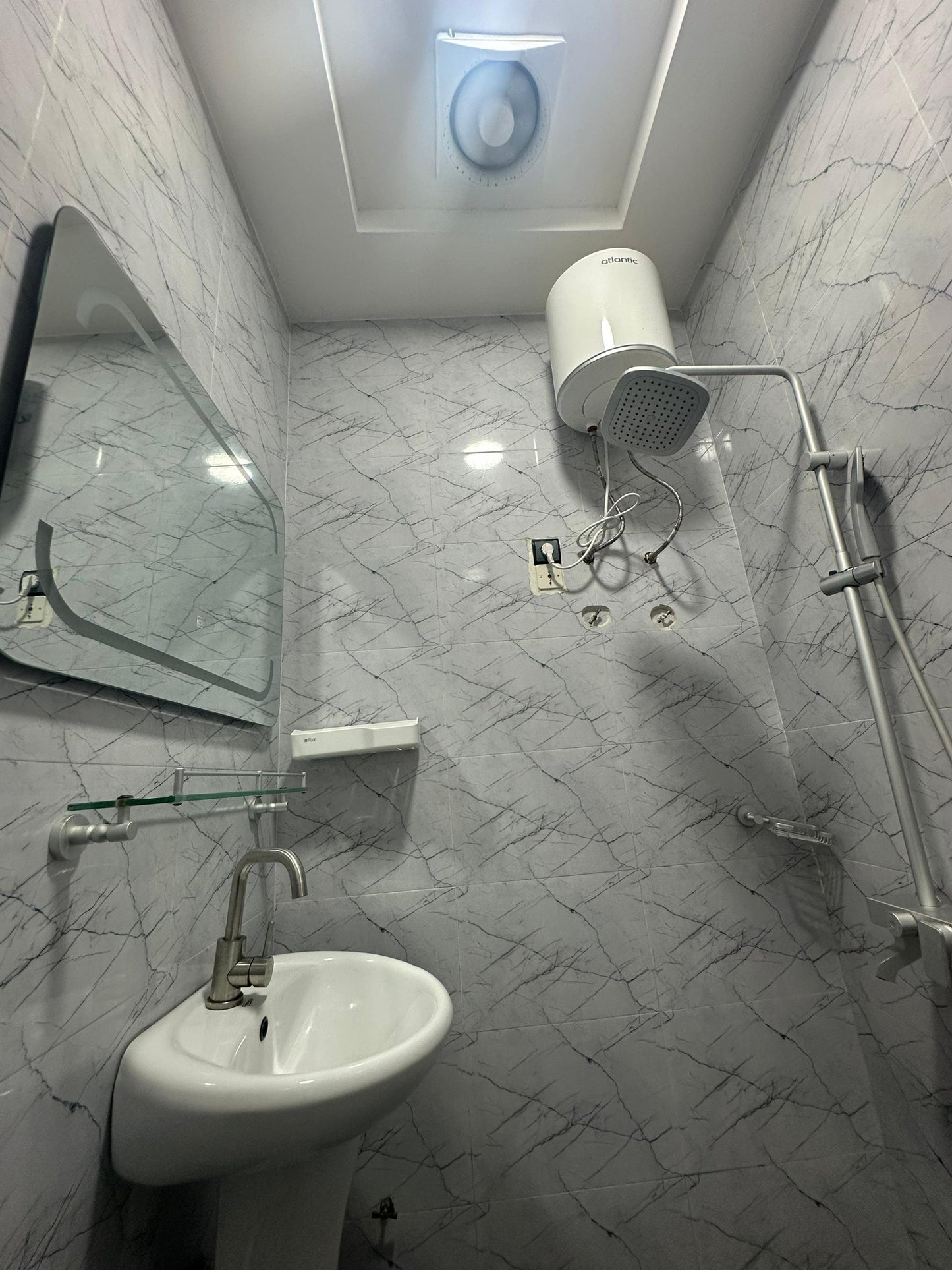 Appartement meublé 1 chambre salon à louer à Totsi TK - 250000 FCFA