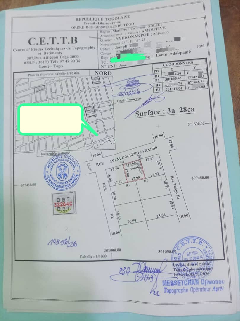 Demi lot en vente en bord du goudron à Nyekonakpoe – 50 millions FCFA