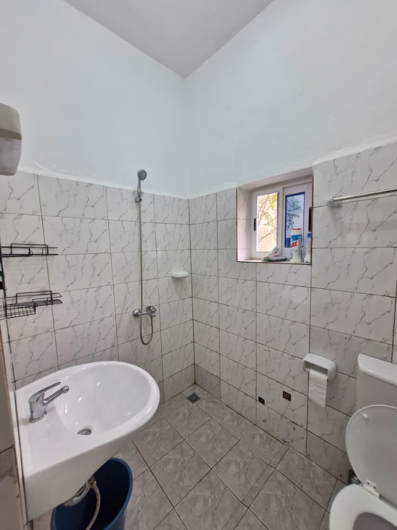 Studio meublé 1 pièce en location à Totsi – 250000 FCFA/mois