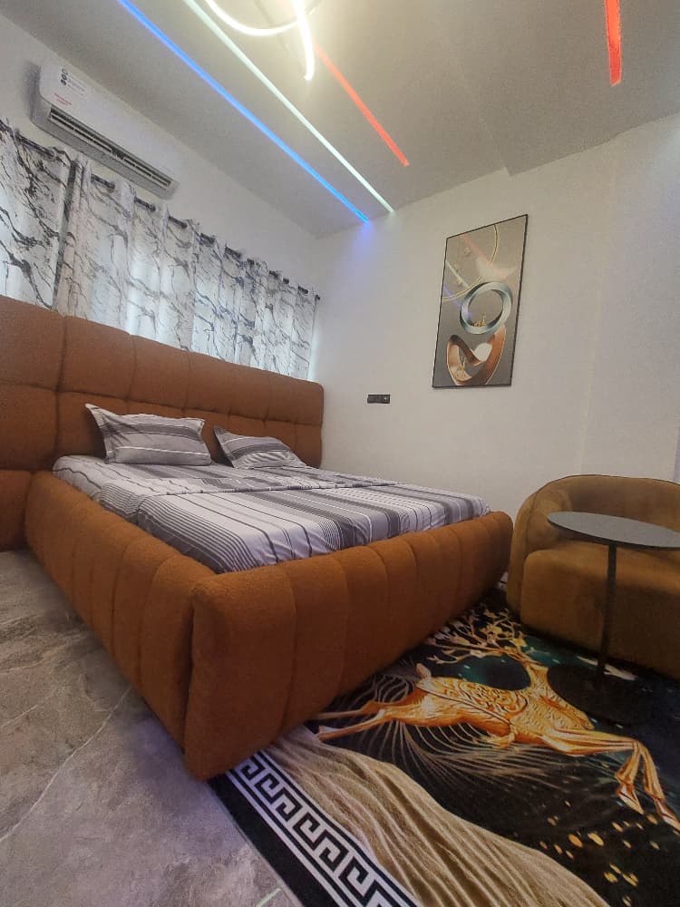 Appartement 2 chambres meublé à louer à Kpogan au bord du goudron – 600000 FCFA