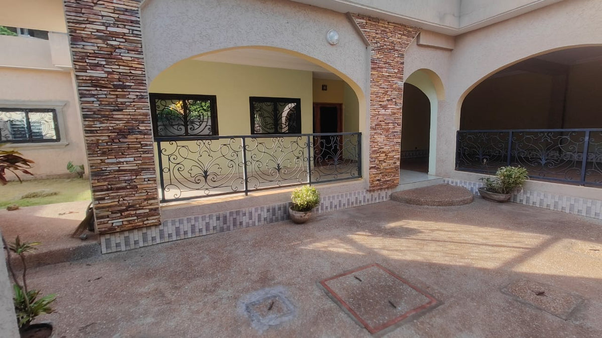 Mini villa 2 chambres en vente à Lomé Attiégou (Pharmacie Raouda) – 26 millions FCFA