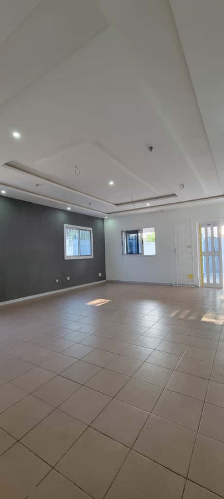 Villa cour 3 chambres à louer à Kpogan – 130 000 FCFA