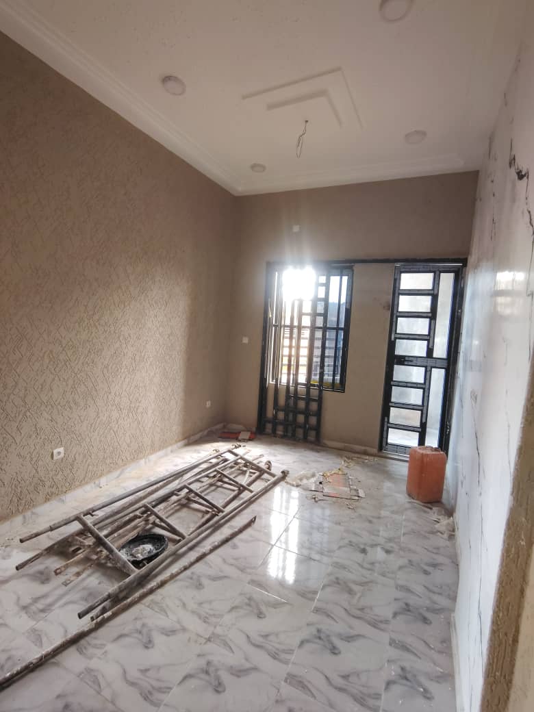Appartement 2 chambres salon en location à Attiégou Primaire – 130 000 FCFA/mois