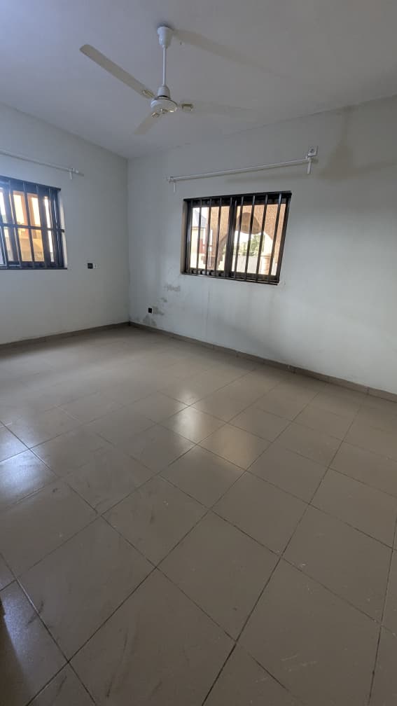 Appartement de 5 chambres à louer à Baguida – 150 000 FCFA