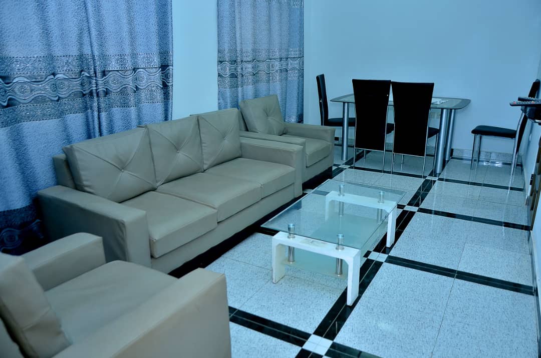 Villa duplex 7 chambres en location à Zanguera – 200000 FCFA/mois