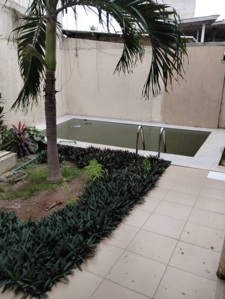 Villa duplex à louer à Tokoin-Nukafu – 500000 FCFA