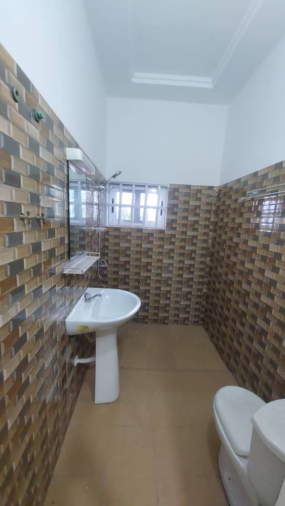 Villa R+2 de 6 chambres à louer à Adidogomé Ségbé – 500000 FCFA