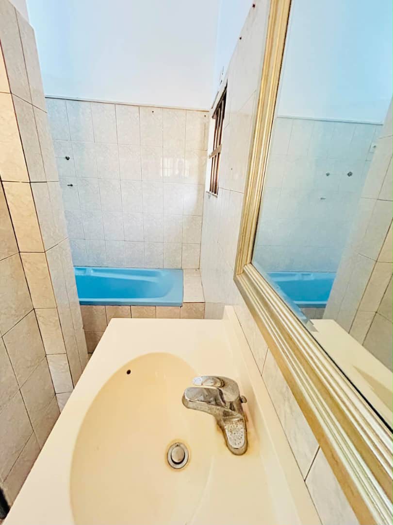 Appartement 4 chambres à louer à Adidogome Wonyome - 200 000 FCFA