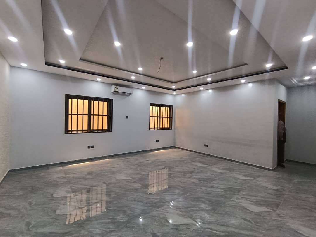 Villa 3 chambres à louer à Agoe Adougba – 400 000 FCFA