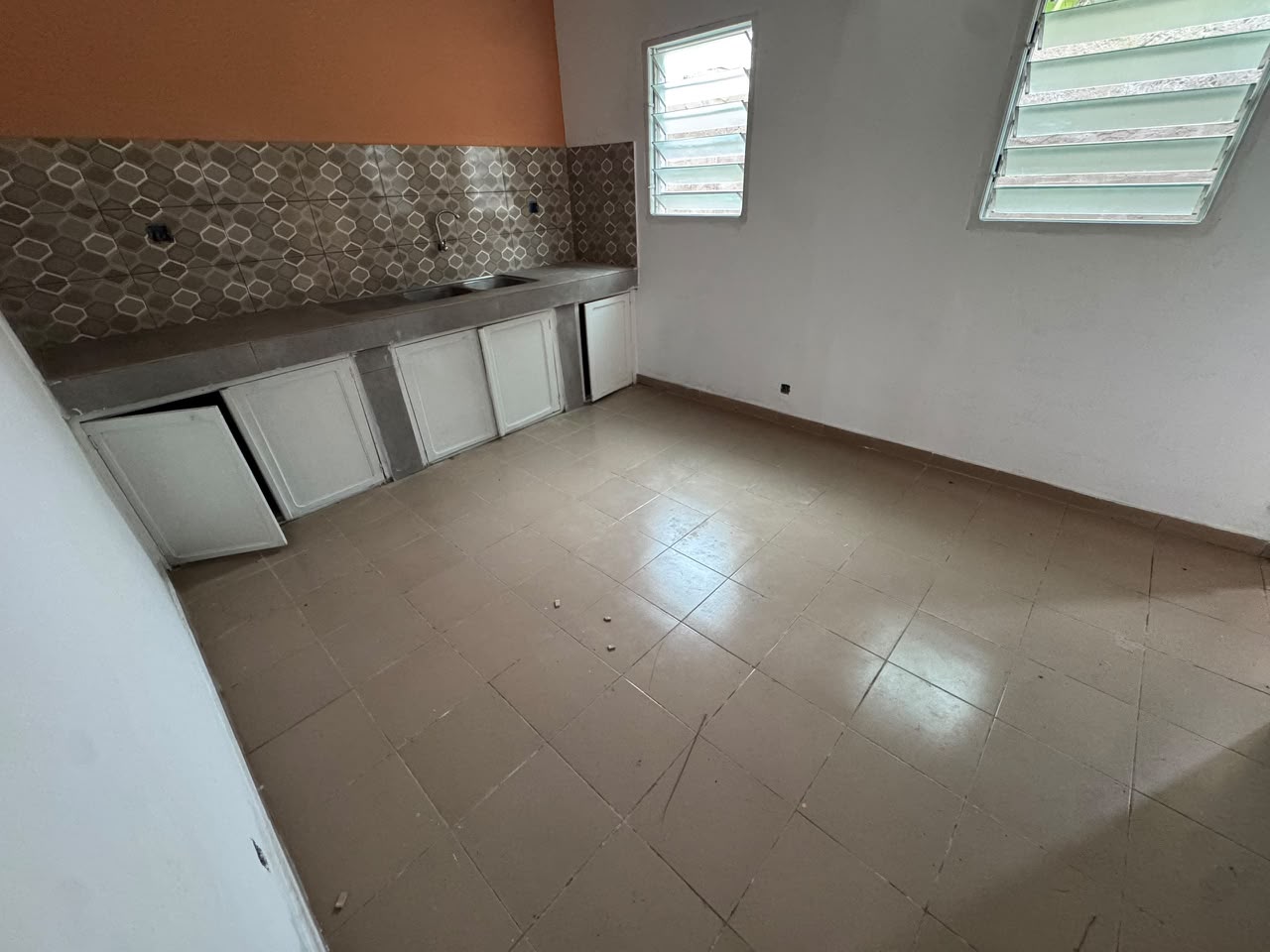 Villa 3 chambres à louer à Avédji – 180 000 FCFA par mois