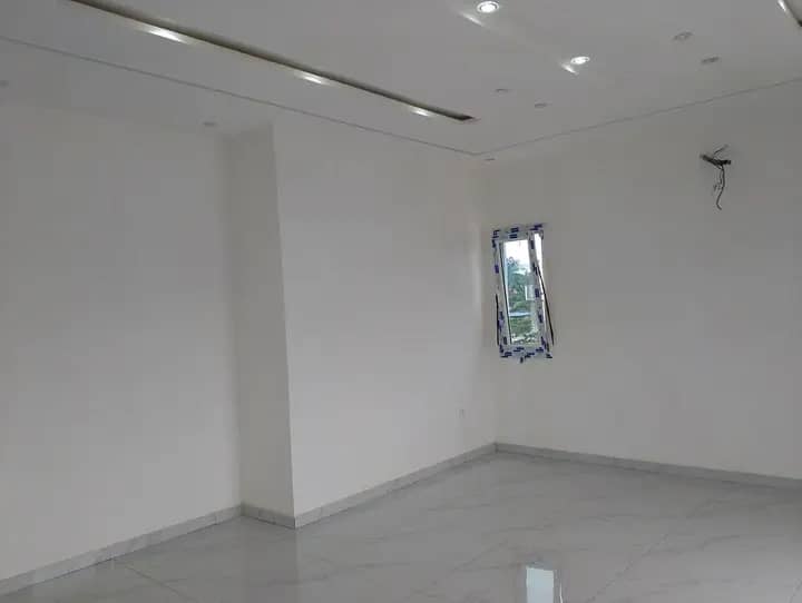 Villa duplex 5 chambres à louer avec piscine à Agbalepedo – 1 500 000 FCFA