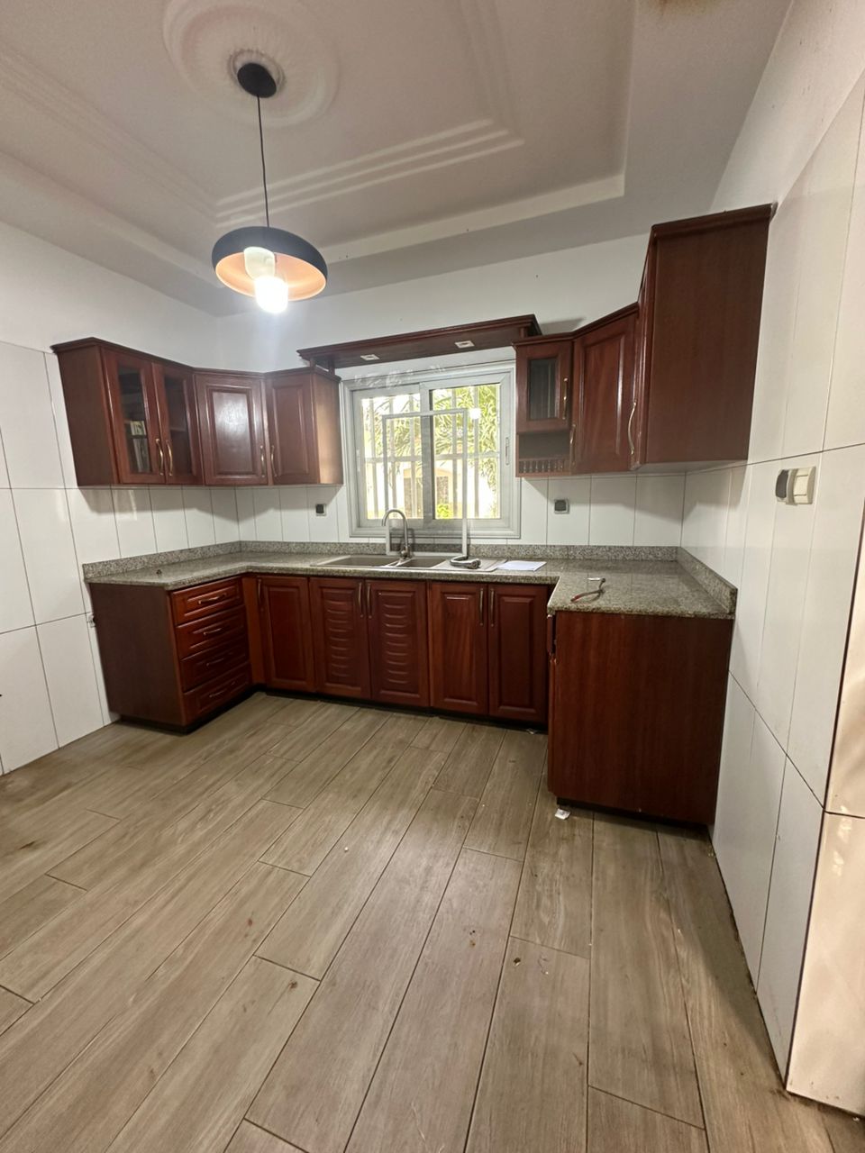 Villa 3 chambres à louer à Agoè Léo 2000 – 300 000 FCFA