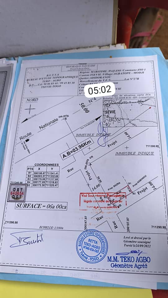 Demi lot à vendre sur angle de rue à Tsévié Agbatopé Modji – 3 millions FCFA