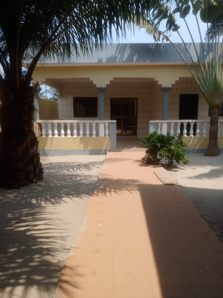 Villa 4 chambres avec boutique en vente à Zanguera Kpemé – 35 millions FCFA