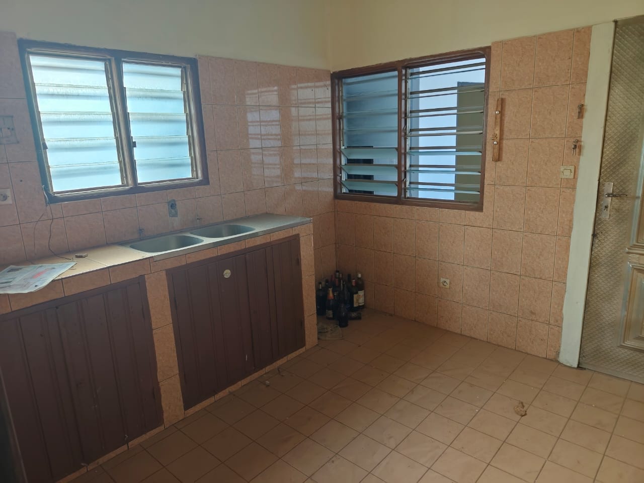 Villa en angles rue au bord du goudron en vente à Agoè Cacaveli – 70 000 000 FCFA