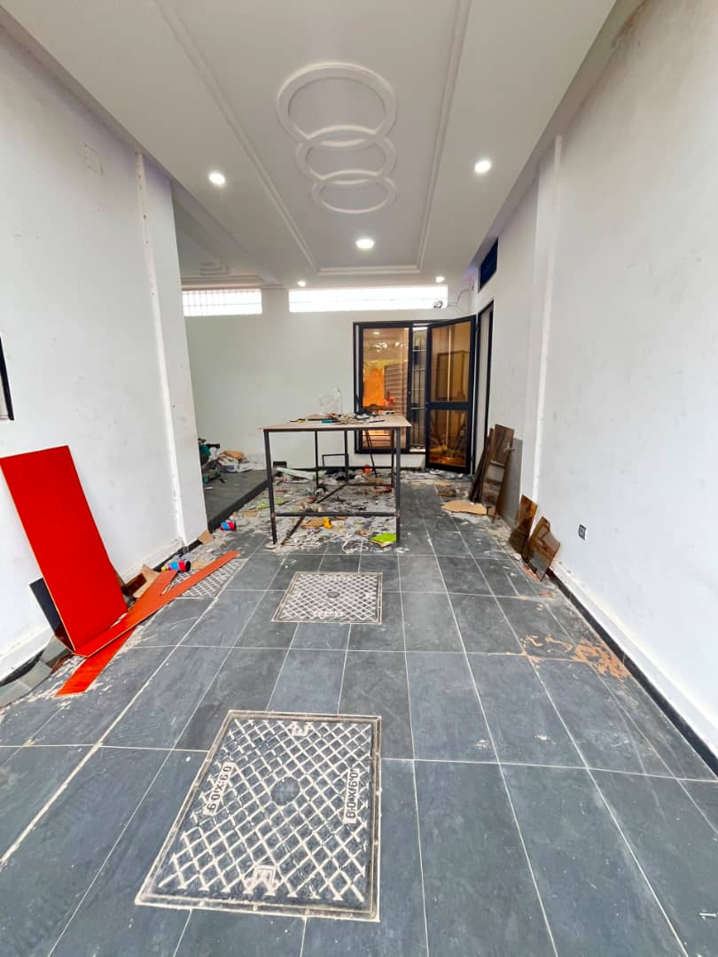 Appartement 2 chambres salon à louer à Pharmacie Djidjole – 175000 FCFA