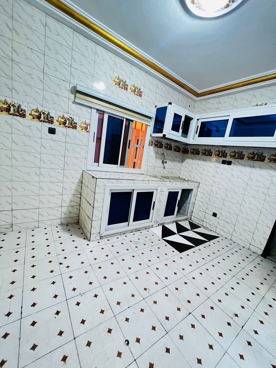 Villa basse semi meublée à louer à Agoè Anonkui – 500.000 FCFA