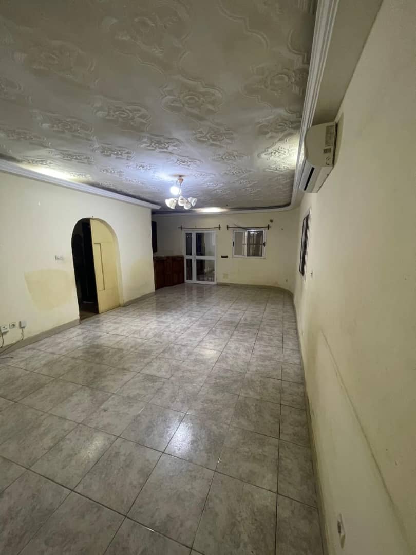 Appartement 4 chambres à louer à Agoè Camp Fir, proche du goudron – 150000 FCFA