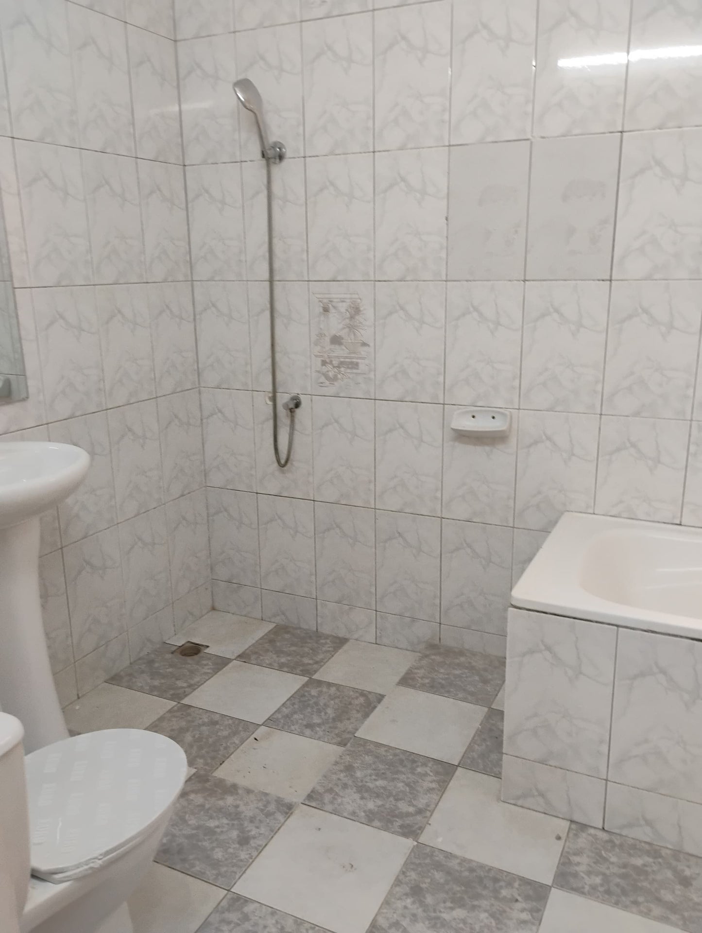 Villa duplex 4 chambres en location à Nukafu Novissi – 400000 FCFA
