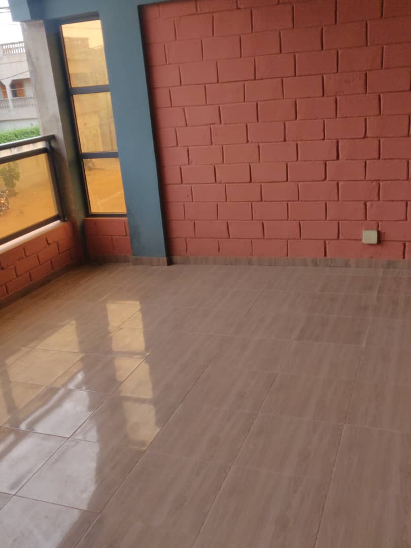 Appartement 3 chambres salon à louer à Hédzranawoé Tshinga – 140000 FCFA