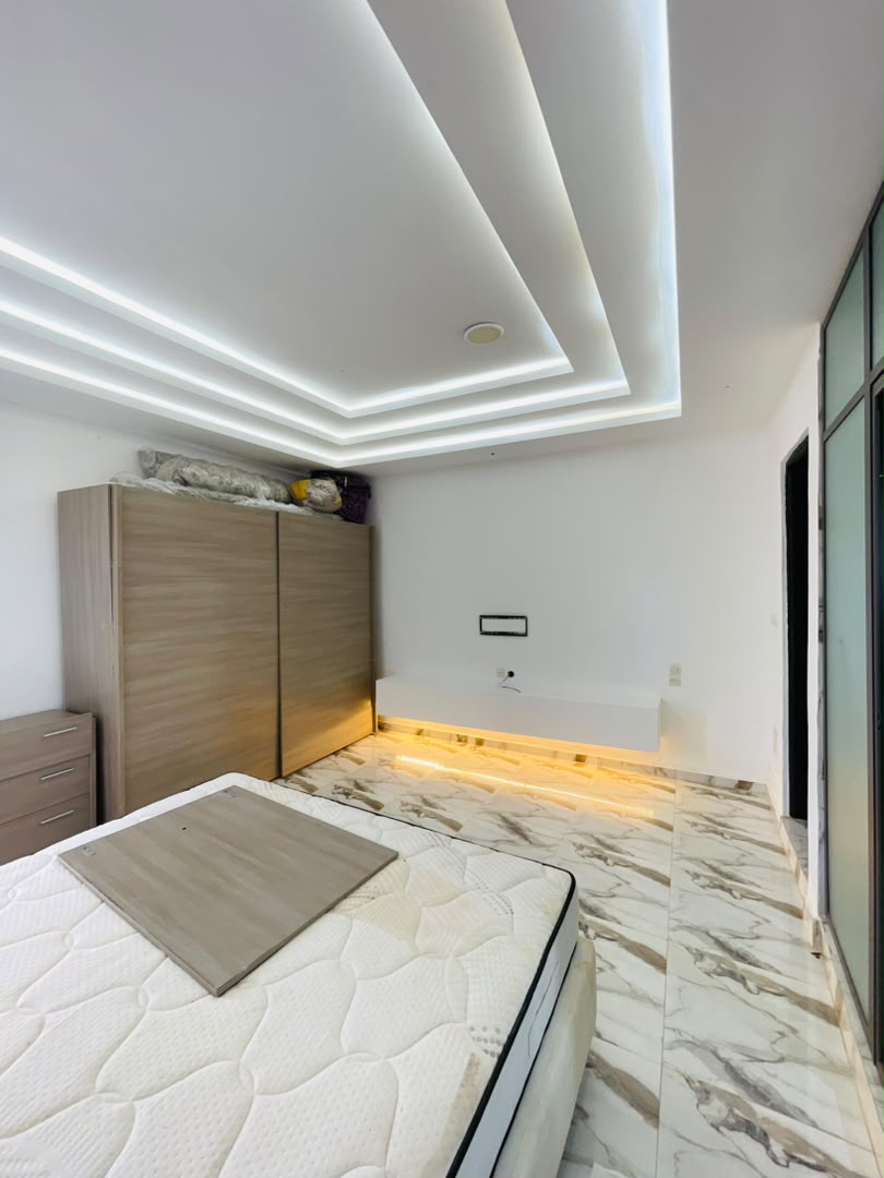Villa cour unique 4 chambres en location à Agoè carrefour cool catché – 350 mill FCFA