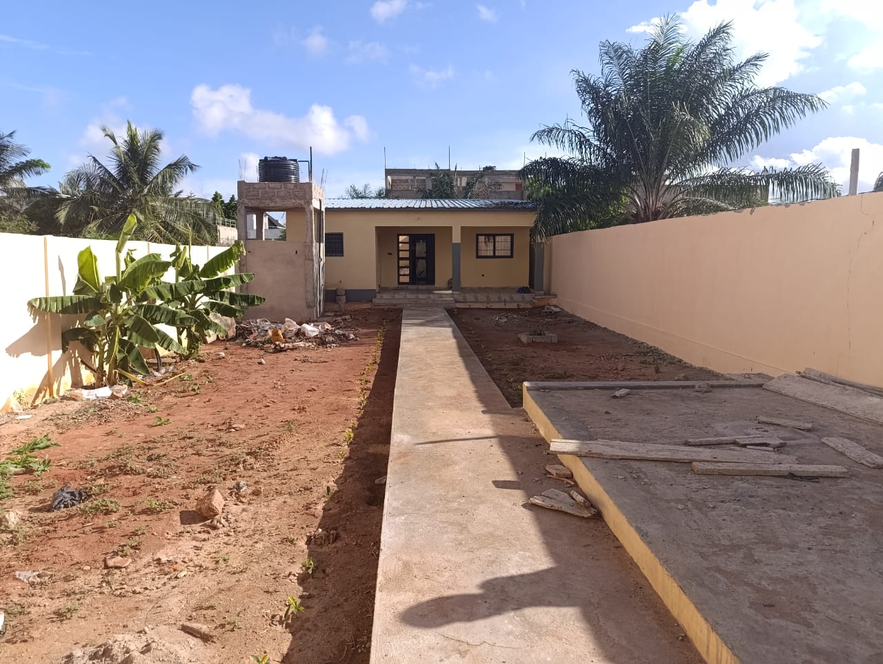 Villa 2 chambres à louer à Agoe Carrefour Aised Pharmacie Adouni – 100000 FCFA
