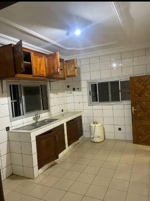 Appartement 3 chambres salon en location à Klikamé – 200000 FCFA