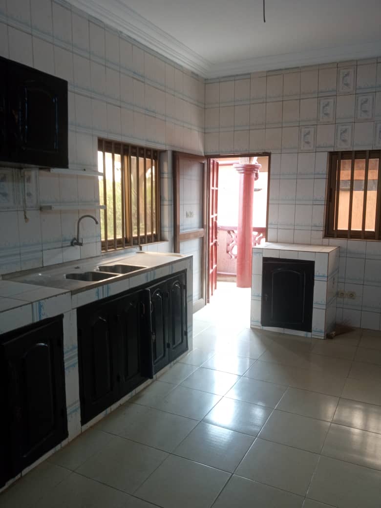Appartement de 5 chambres à louer à Agoè Nanégbè - 160000 FCFA