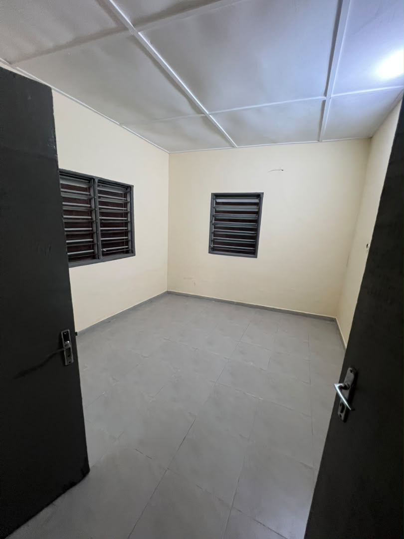 Villa 2 chambres à louer à 200m du goudron à Adidogomé Atilamonou – 100000 FCFA/mois