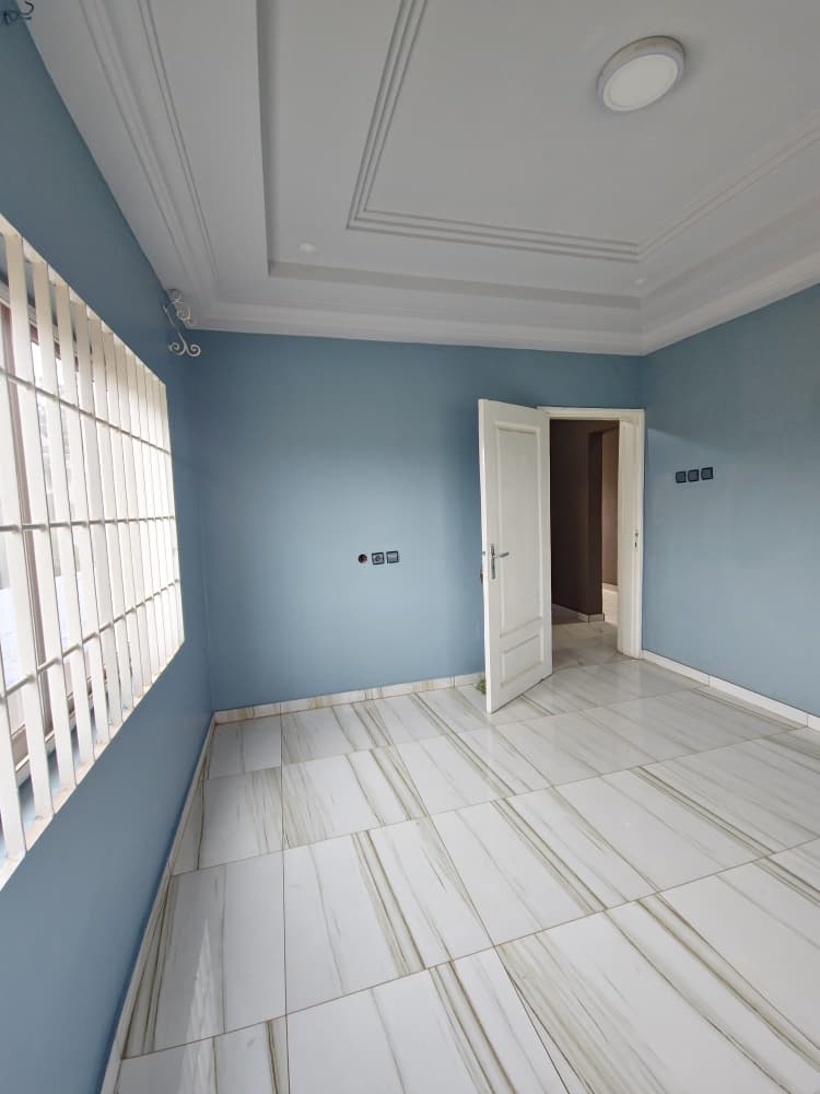 Villa duplex 6 chambres de 300 m² en vente à Adidogomé Amadahomé bar visa – 85 millions FCFA