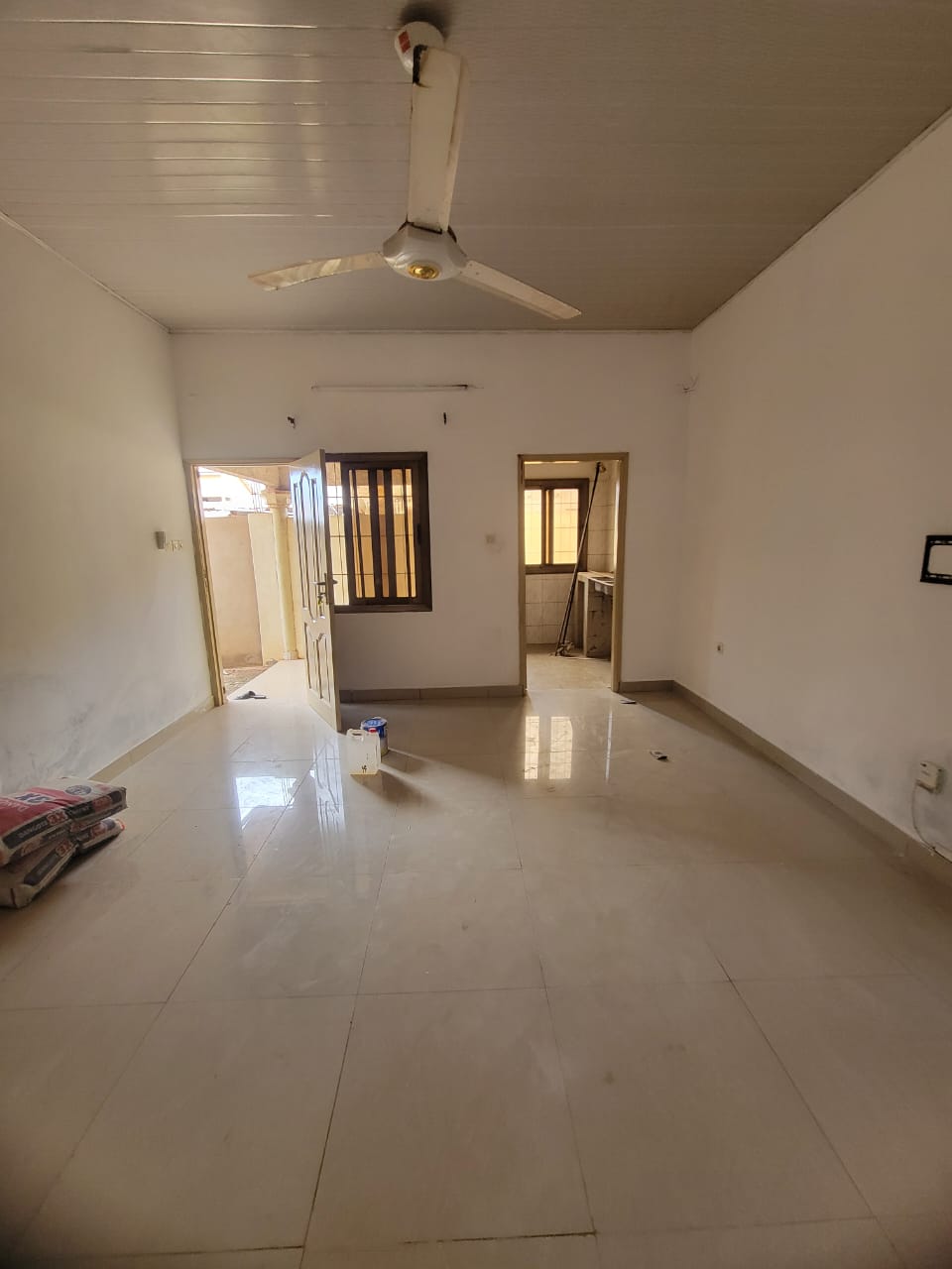 Appartement chambre salon à louer à Avédji Carrefour Y – 70 000 FCFA