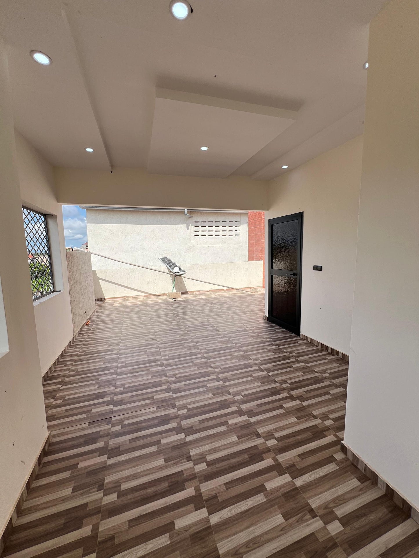 Appartement haut standing scindé duplex 3 chambres à louer à Adidogomé Assiyéyé Aménopé à 150m du goudron – 250 000 FCFA